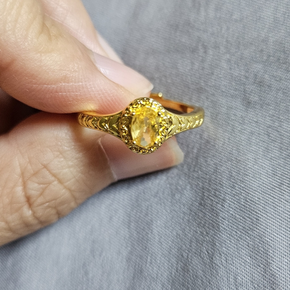 Elegant Gold color Ring with Yellow Gemstone